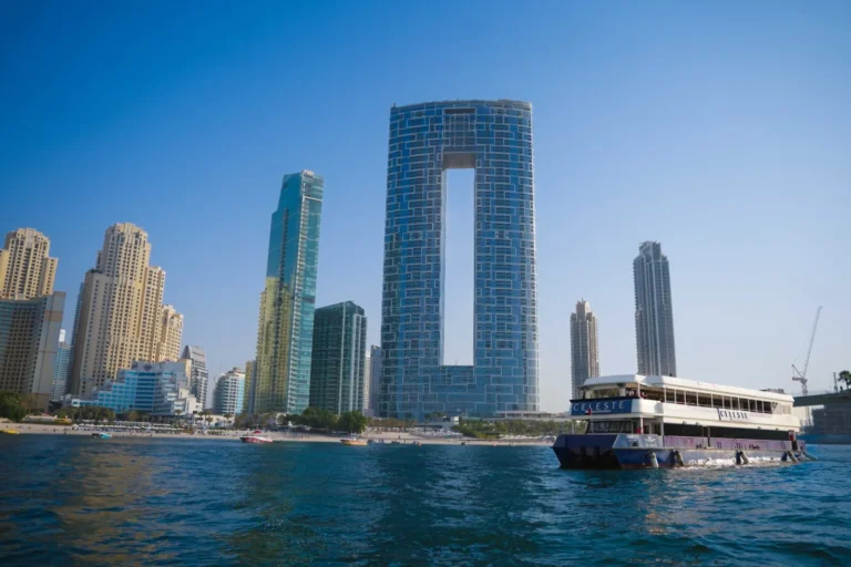 Top Dinner boat cruise in Dubai