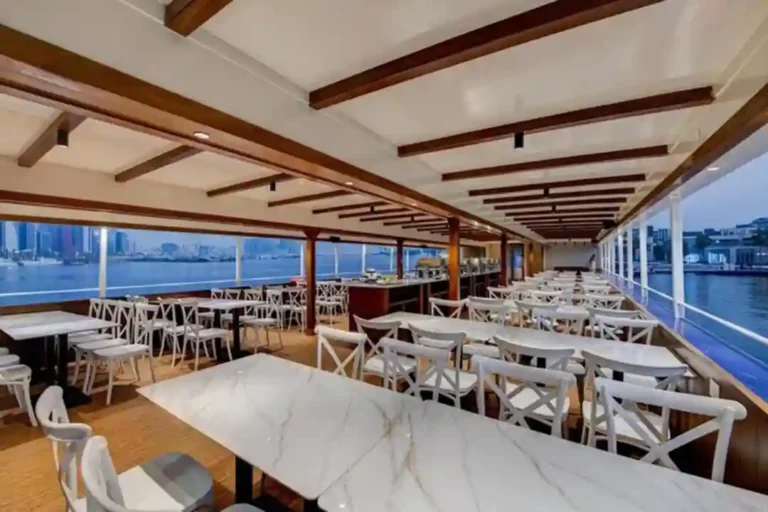 Dinner Cruise in with Alcohol