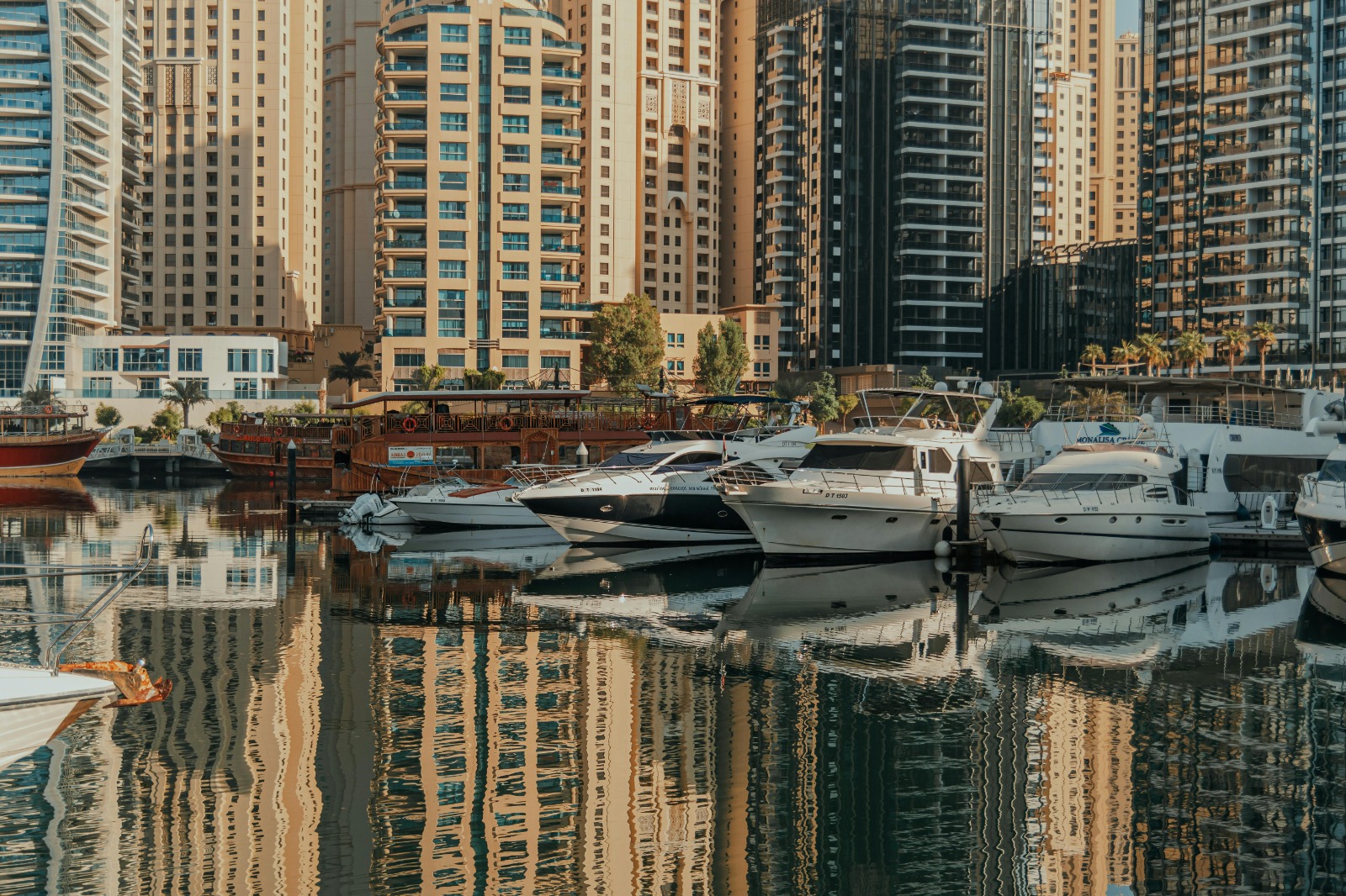 Dubai Harbour Cruise Dinner
